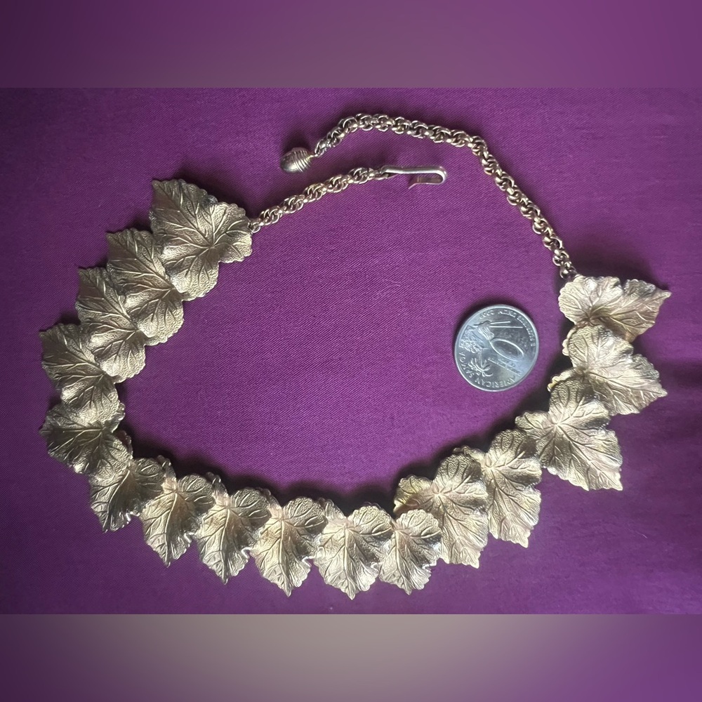 Vintage Gold Tone Leaves Collar Necklace